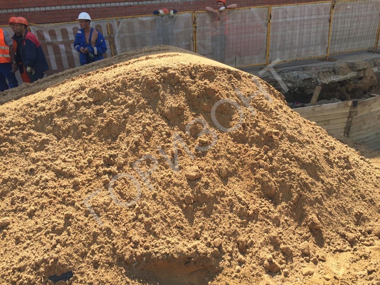 10 тонн песка сколько кубов. Карьерный песок Чехов. 2 Куба песка. 40 Тонн песка фото. Куб песка стоимость.